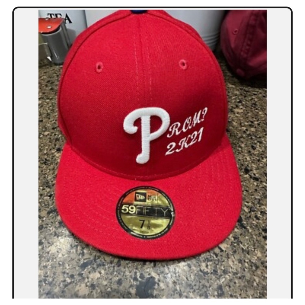phillies baseball cap NWT with‎ embroidery 7 1/8
